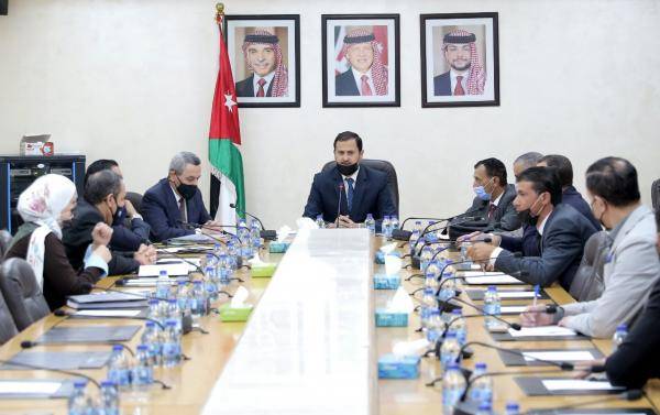 توصية بشطب الوحدة الأخيرة من التوجيهي .. وأبو قديس: 25 مطالعة ذاتية