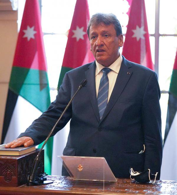 عزايزة: إعفاءات قريبة لدعم وسائط النقل