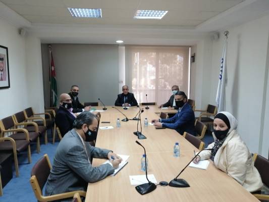 الاقتصادي والاجتماعي يناقش التحديات التي تواجه مستثمري المناطق الحرة