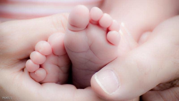 أول مولودة تحمل أجساما مضادة لكورونا بعد تطعيم الأم