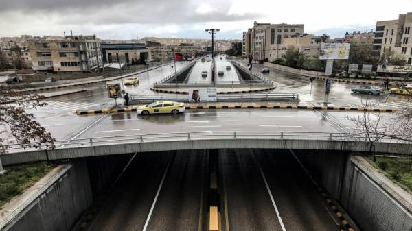 اجواء غائمة وباردة في أغلب المناطق وامطار متفرقة الخميس