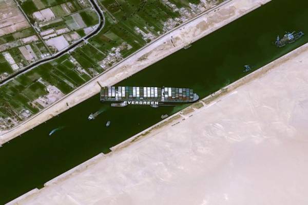 بضائع قد تنقطع من الأسواق بسبب الناقلة الجانحة