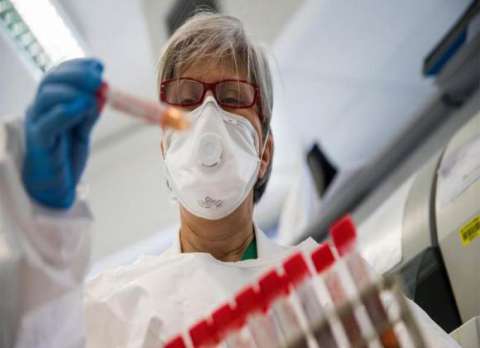 تسريب تقرير خطير لمنظمة الصحة العالمية يكشف حقيقة أصل فيروس كورونا المستجد.. هل تم تصنيعه في المختبر؟