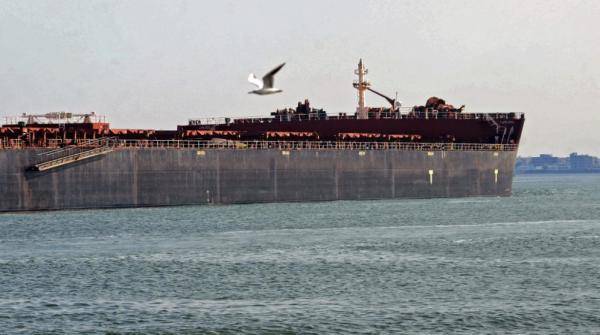 قناة السويس تعلن موعد عبور بقية السفن المتوقفة