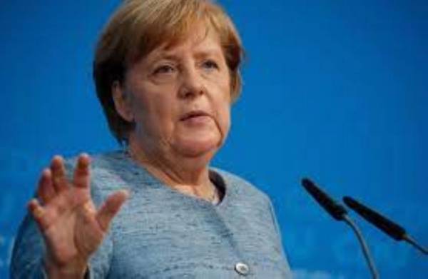 احتدام السباق لخلافة ميركل في ألمانيا