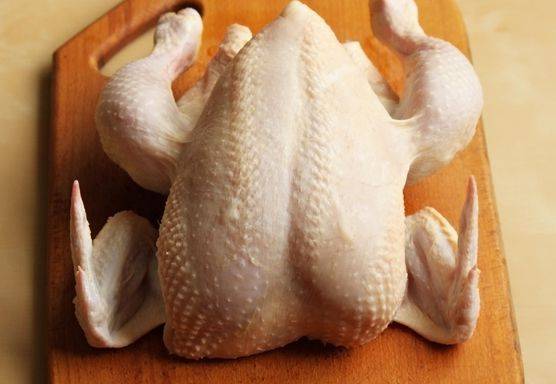 الصناعة والتجارة تؤكد توفر الدجاج بالاسواق وتحرر 83 مخالفة لتجاوز الاسعار