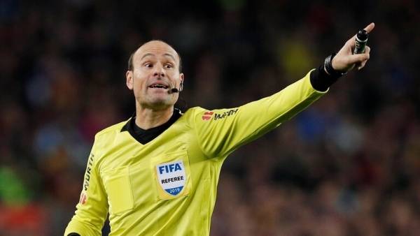 الحكم الذي تم استبداله في الكلاسيكو يرد على تصريحات مدرب برشلونة (فيديو)