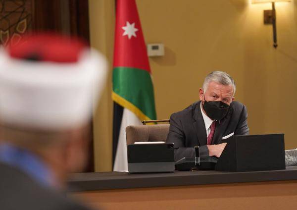 الملك يؤكد ضرورة توظيف أموال الزكاة في تعزيز الإنتاجية