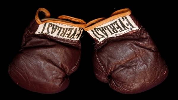 وفاة الملاكم الأردني راشد صويصات متأثرا بإصابته في بطولة العالم