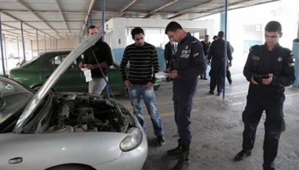 التأمين الإلزامي للمركبات في مركز ترخيص ماركا من مسرب خاص للمركبات Drive Thru