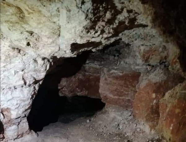 العثور على توابيت حجرية ونقوش اثرية اسفل منزل في اربد
