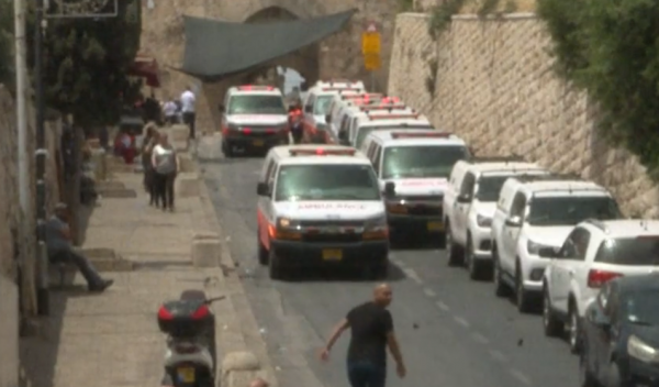 الاحتلال يمنع طواقم الاسعاف من الدخول للاقصى ويحاصر المصابين