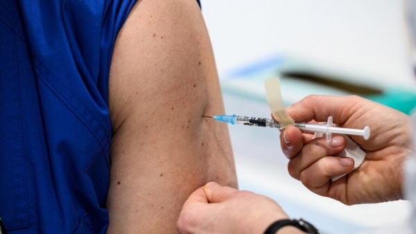 بريطانيا: تطعيم أكثر من 3ر53 مليون شخص بلقاح كورونا