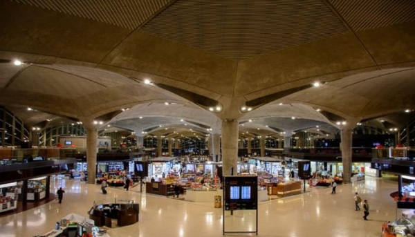 عزايزة والجازي يتفقدون مرافق مطار الملكة علياء الدولي