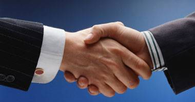 الصحة للأردنيين: امتنعوا عن المصافحة والتقبيل