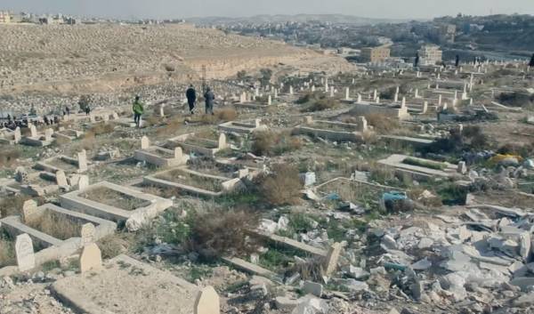 اعتداءات جديدة على مقبرة الرصيفة القديمة