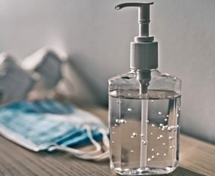 من رئيس جامعات إلى وكالة للمعقمات والمطهرات ..