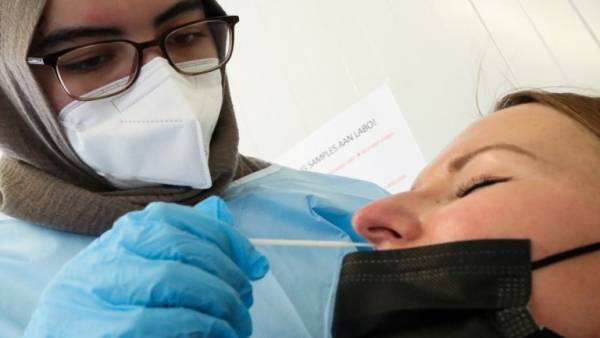 16 وفاة و890 إصابة كورونا جديدة في الأردن