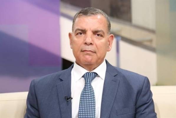 الدكتور سعد جابر يجري عملية قلب دقيقة في مستشفى الكندي