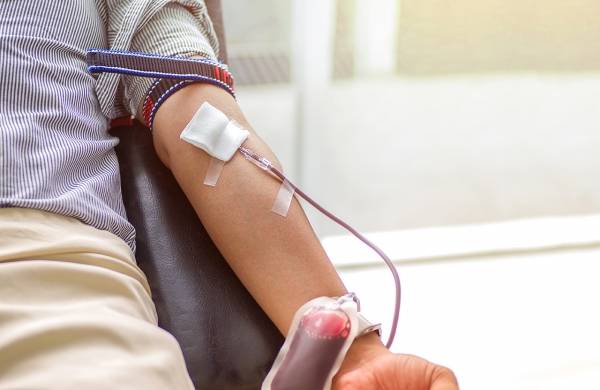 السماح لمتلقي اللقاح التبرع بالدم بعد 30 يوما