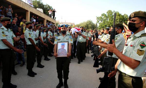الجيش يشيع جثمان الشهيد الرقيب أول عوض الشلول