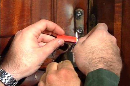 فرق تفتيش الأمانة تنذر (45) منشأة مخالفة للاشتراطات الصحية والمهنية