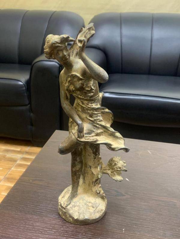 ضبط شخصين عرضا قطعا أثرية للبيع بربع مليون دينار  صور