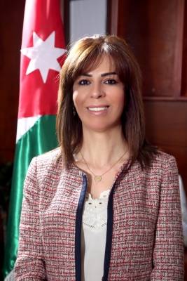 الدكتورة منال جرار تُجسد الديموقراطية بقرار جريء ... وتواصل قيادة الشركة الوطنية للتأمين بنجاح