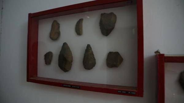 الآثار تتسلم مقتنيات أثرية عثر عليها في وادي رم