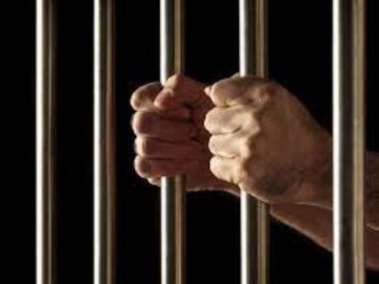 توقيف أحد المعتدين على سيارة رئيس الديوان الملكي بالسلط