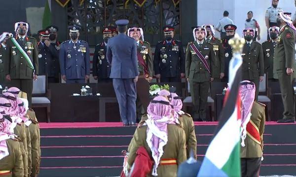 الملك ينعم بأوسمة على مرتبات من الجيش والاجهزة الأمنية (اسماء)