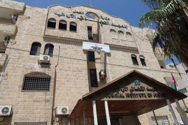 114 متسابقًا يجتازون الاختبار الكتابي للقبول بدبلوم المعهد القضائي