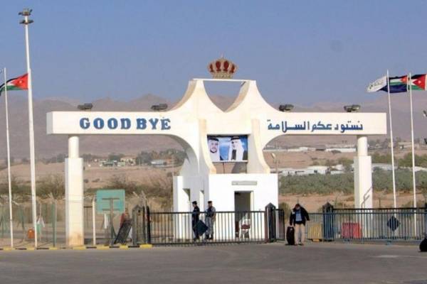الاحتلال يعيد فتح الحدود مع الأردن