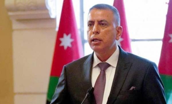 عندما يتحول وزير الداخلية إلى وزير عمل واستثمار ..!