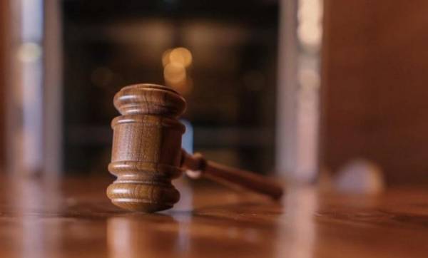 18 مشتكى عليه في قضية عطاء بناء جديد لمؤسسة مساهمة عامة