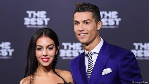 على طريقتها الخاصة.. جورجينا تواسي رونالدو بعد خسارة البرتغال الثقيلة أمام ألمانيا (صورة)