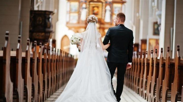 بريطانيا تسمح لأول مرة اقامة حفلات الزفاف منذ بدء الجائحة