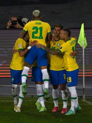 البرازيل تحقق فوزا جدليا على كولومبيا في الوقت القاتل