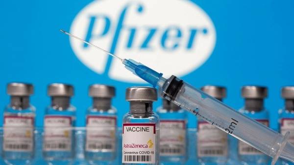 الصحة: نتجه لدمج لقاحي فايزر وأسترازينيكا