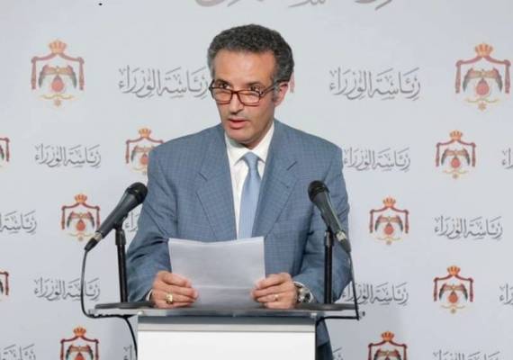 لماذا صمت رئيس الوزراء عن تصريحات وزير السياحة حول بيع اللقاحات ؟!