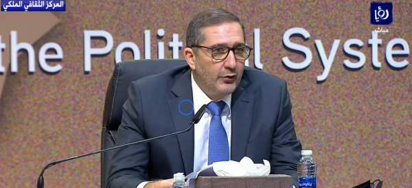 حضرت زجاجة مياه اكوافينا امام الرفاعي وغابت المايكروفونات .. هل ظهورها دعاية للشركة ؟؟