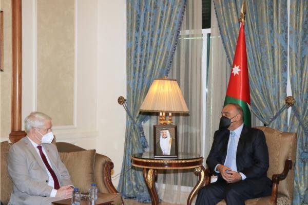 الخصاونة يؤكد أهمية ازالة عقبات التبادل التجاري مع كندا