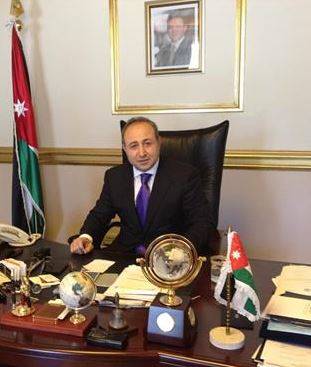 الطلبة الاردنيين في هنغاريا يدخلون الفرح الى قلب القنصل زيد نفاع بتخرجهم بمرتبة الشرف