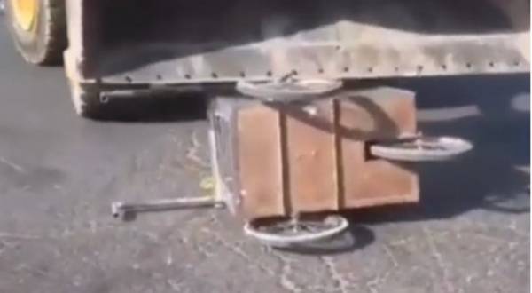 هذا ما فعلته امانة عمان بعد تحطيم العربة بالجرافة