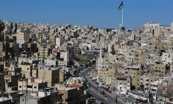 عاصفةاجتماعية في الأردن بسبب امتحان فيزياء:جائزة لمن يحله ومن وضعه مجنون أو مصاب بالصرع  فيديو