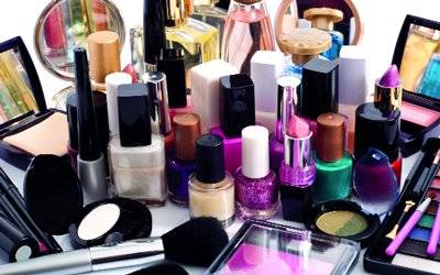 ضبط كمية كبيرة من مستحضرات التجميل منتهية الصلاحية