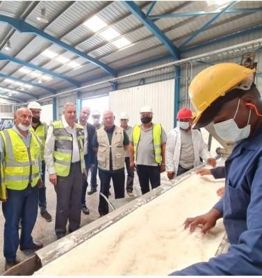 أبو هديب يزور شركة النميرة في غور الصافي ويؤكد أهمية إيجاد قنوات تسويقية متنوعة لمنتجاتها