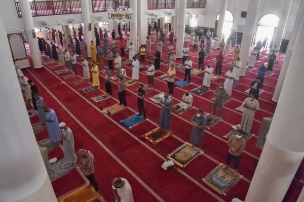 صلاة الأضحى.. 11 دولة عربية تقيمها في المساجد و4 تمنعها