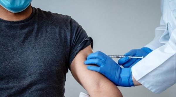 مراكز تطعيم من هم فوق 18 عاما بدون موعد السبت (اسماء)