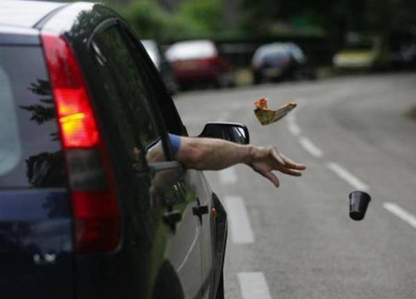 تعرف على عقوبات الالقاء العشوائي للنفايات في الأردن